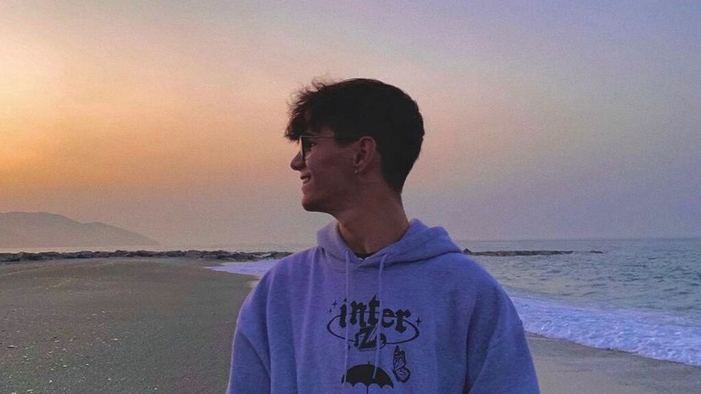 El poeta de 16 años que arrasa con sus poemas de amor aunque nunca ha estado enamorado