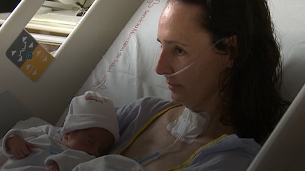 María Isabel conoce a su bebé 27 días después de nacer por culpa del covid