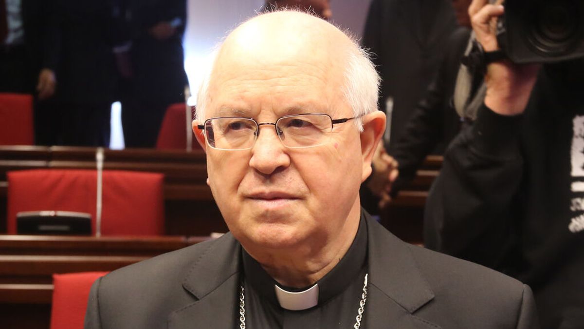 El arzobispo de Santiago respalda la investigación pero pide "no identificar abusos con Iglesia"