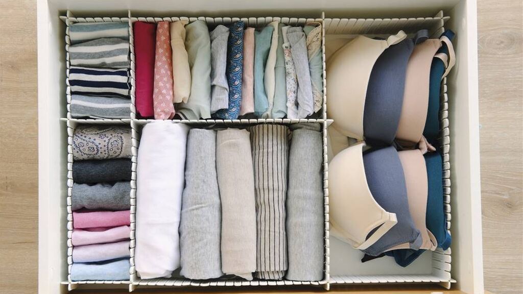 Cómo organizar la ropa y aprovechar el espacio en el armario con