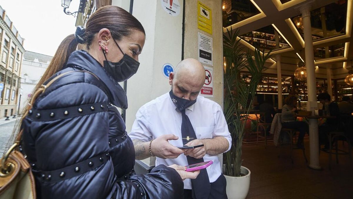Melilla mantiene otros 14 días más el pasaporte Covid pero permite uso de barra y amplía aforo interior al 75% Melilla mantiene otros 14 días más el pasaporte Covid pero permite uso de barra y amplía aforo interior al 75%
