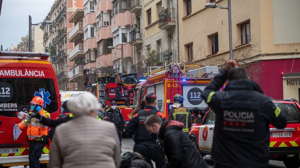Cinco personas resultan heridas en el incendio del Hotel Coronado de la Rambla de Barcelona