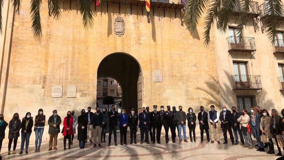 Elche decreta tres días de luto oficial en memoria de las víctimas del triple crimen de La Algoda Elche decreta tres días de luto oficial en memoria de las víctimas del triple crimen de La Algoda