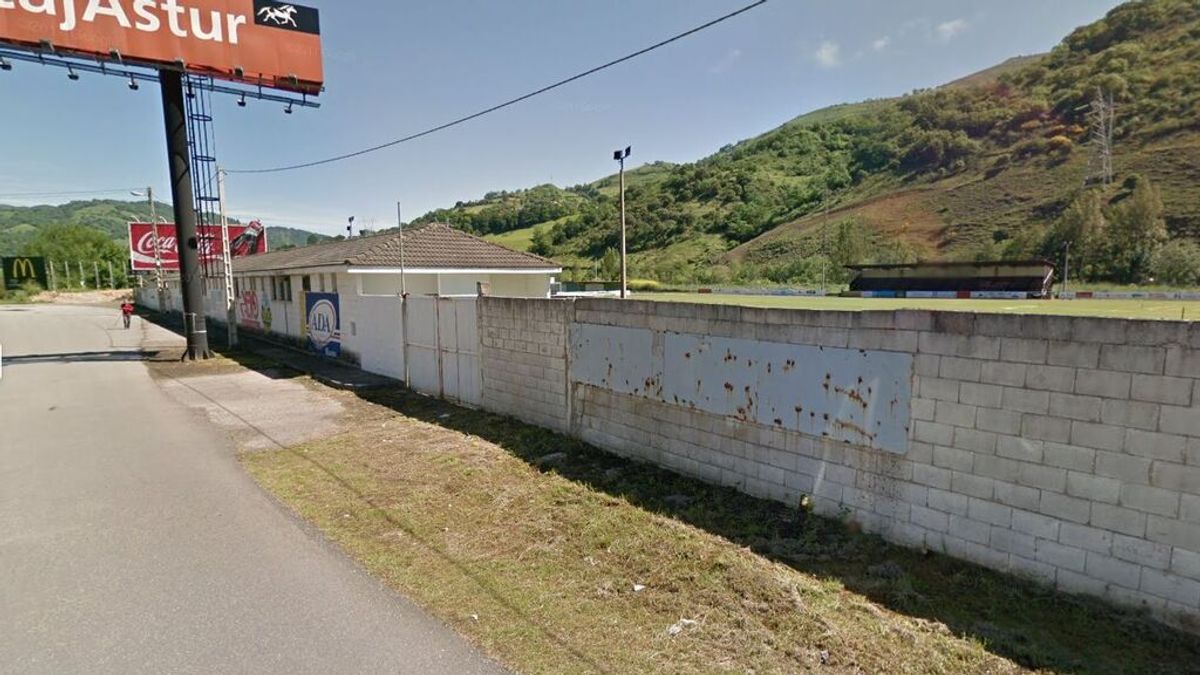Muere un espectador al caerle una torreta de iluminación en el campo de fútbol del Lenense, en Asturias