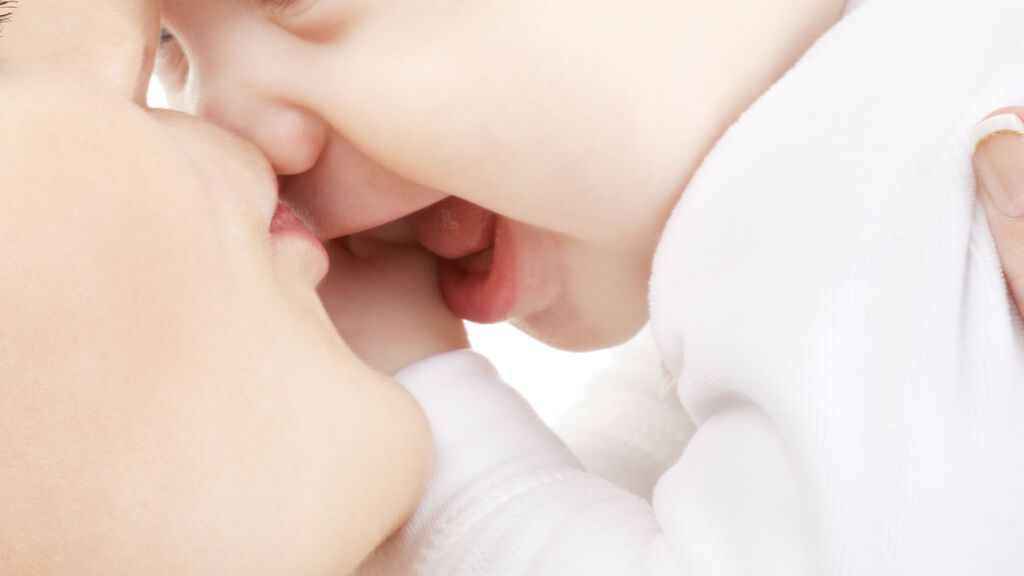 El alegato de una madre para que no besen a los bebés, "especialmente, si no son hijos tuyos"