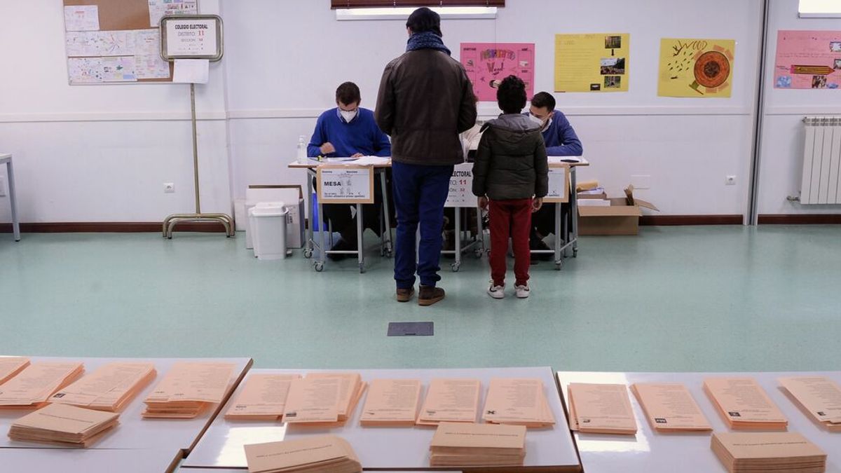 La participación en las elecciones de Castilla y León se sitúa en el 51,62% a las 18.00 horas, 2 puntos menos que en 2019