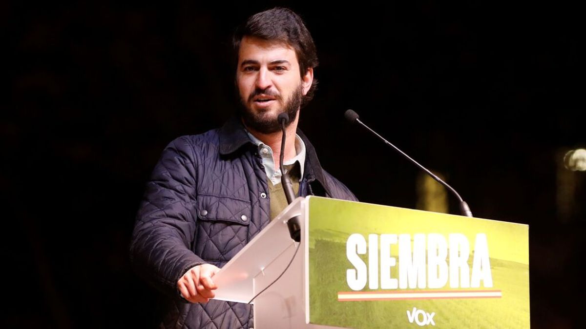 Juan García Gallardo, de Vox, acude a votar en Burgos: "Estoy convencido de que vamos a ser decisivos"