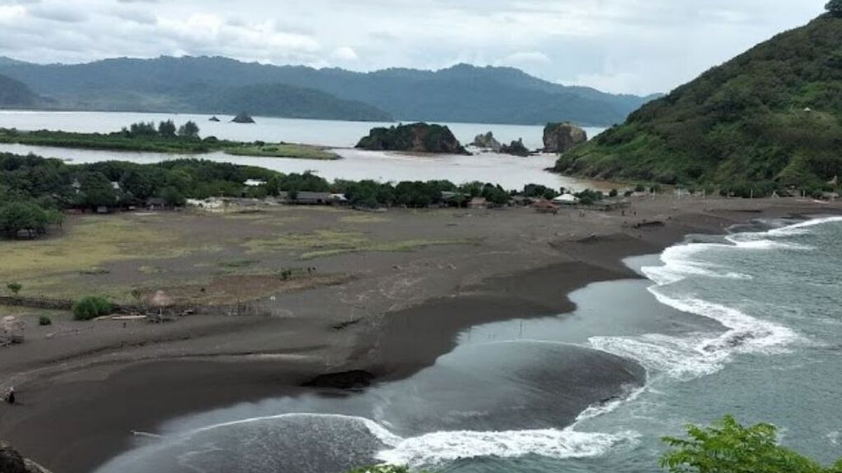 Mueren ahogadas 11 personas mientras preparaban un ritual de meditación en una playa de Indonesia