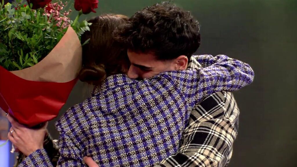 El abrazo de Alejandra Rubio y su novio