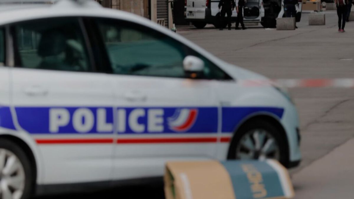 La policía neutraliza a un hombre en París que les amenazaba con un cuchillo