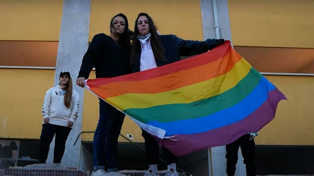 "Homofobia", la canción creada por las jóvenes de Granada que sufrieron una agresión por ser lesbianas "Homofobia", la canción creada por las jóvenes de Granada que sufrieron una agresión por ser lesbianas