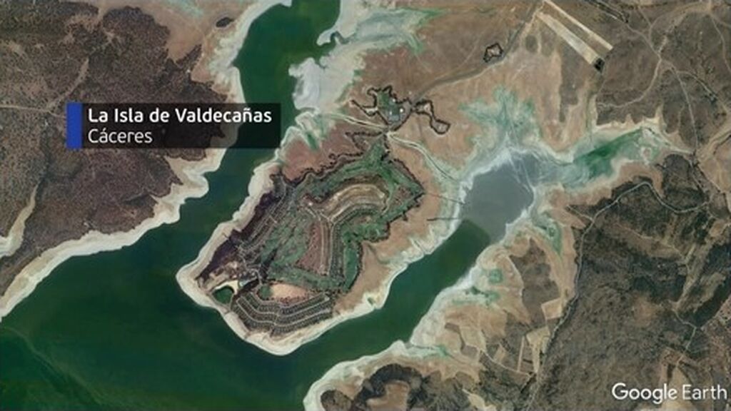 Isla de Valdecañas, un rincón de lujo a punto de derribo, para vitoria de los ecologistas y pesar de los vecinos