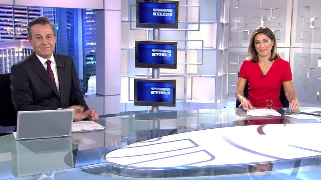 Con José Ribagorda y Ángeles Blanco Informativos Telecinco 2022 Noche 13/02/2022