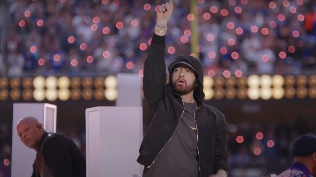 Eminem arrasa en el show de la Super Bowl y desafía a la liga con un gesto reivindicativo