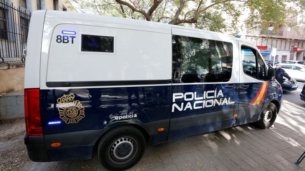 Ocho años privado de libertad: la medida previsible para el adolescente detenido por matar sus padres y su hermano en Elche