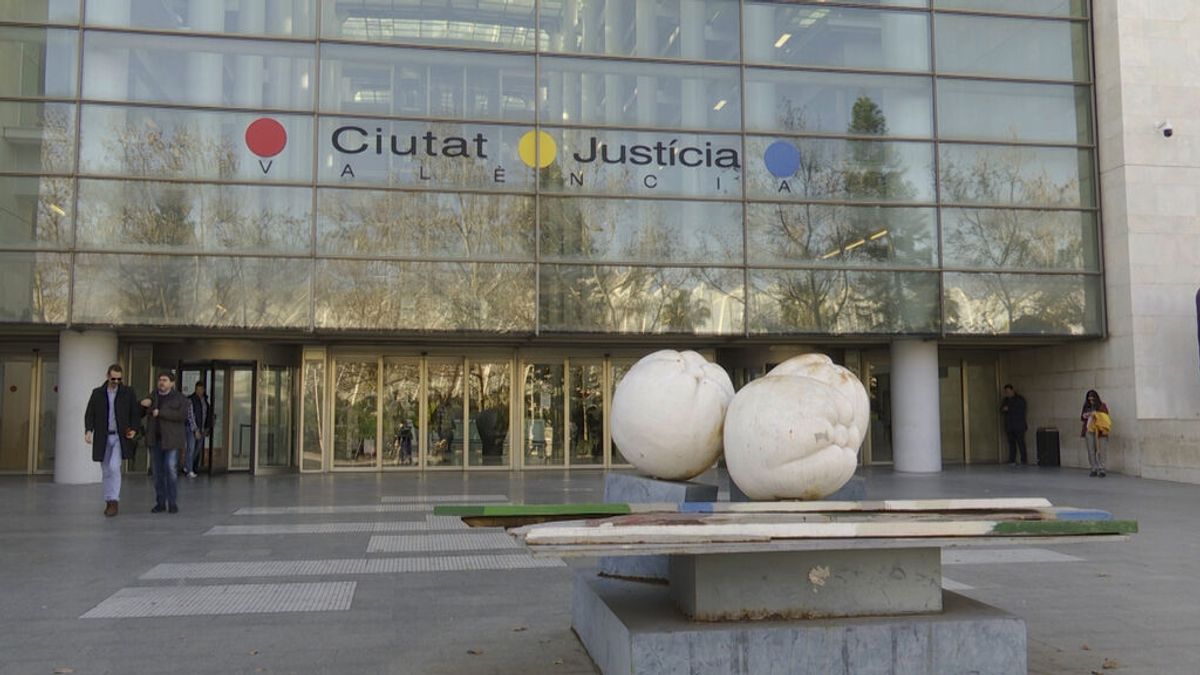 Un juez investiga a seis cargos de Igualdad denunciados por encubrir abusos del exmarido de Oltra a una menor Un juez investiga a seis cargos de Igualdad denunciados por encubrir abusos del exmarido de Oltra a una menor