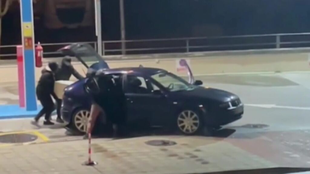 La 'nueva banda del BMW' roba un cajero vacío de una gasolinera en Tordesillas