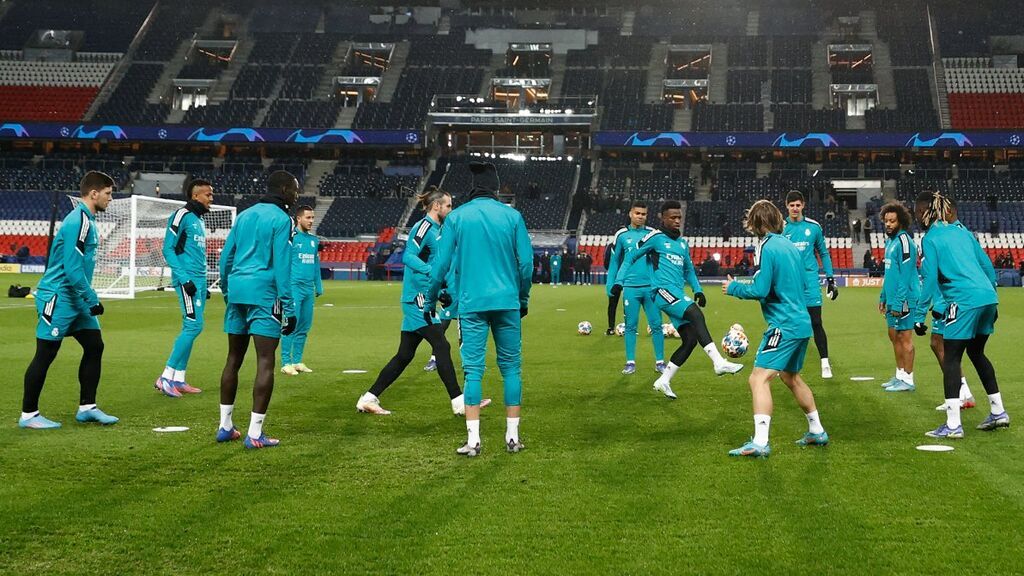 Los jugadores del Real Madrid, entrenando en el Parque de los Príncipes.