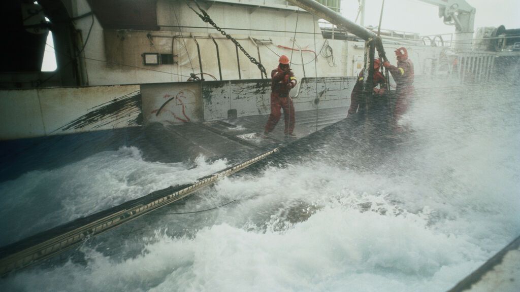 Dolor y resignación entre las familias de los marineros gallegos que Canadá busca en unas aguas heladas