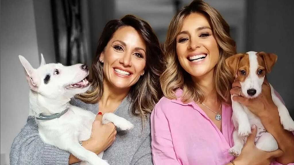 Sandra Barneda y Nagore Robles junto a sus mascotas