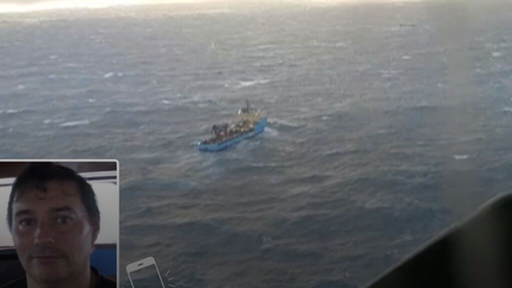 Buscan a los marineros desaparecidos del Villa de Pitanxo entre olas de diez metros