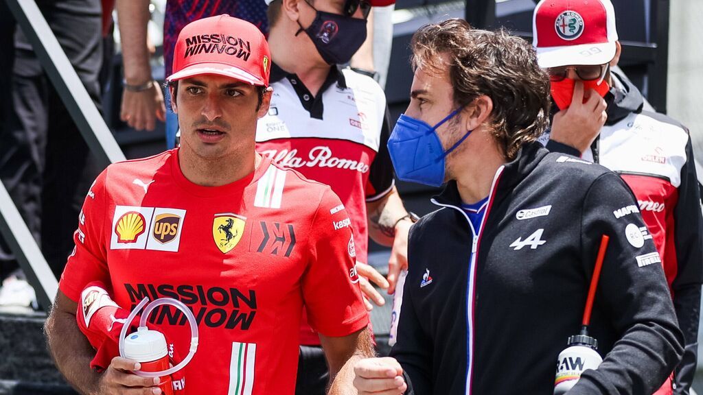 Carlos Sainz descarta a Fernando Alonso en la lucha por el Mundial: "Diría Leclerc, Hamilton, Vertappen o Norris"