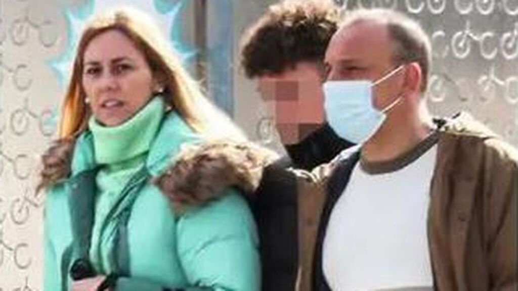 Ainhoa Armentia, su marido y su hijo