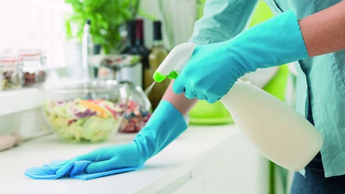 Estos son los pasos definitivos para desinfectar toda tu casa de forma rápida y eficaz: los mayores focos de infección suelen ser el baño y la cocina.