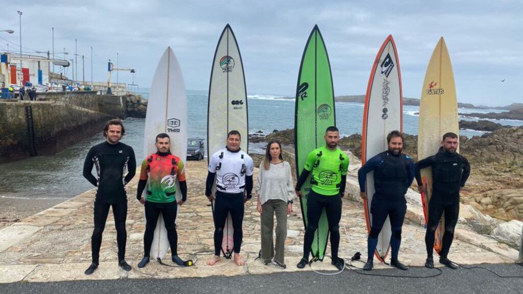 Comienzan los entrenamientos del campeonato internacional de surf de olas gigantes que se celebra en A Coruña