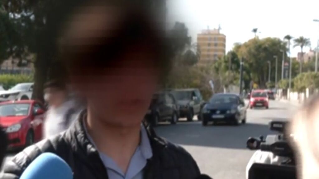 El alumno que apuñaló a su profesor en Murcia le mostró el cuchillo a sus compañeros