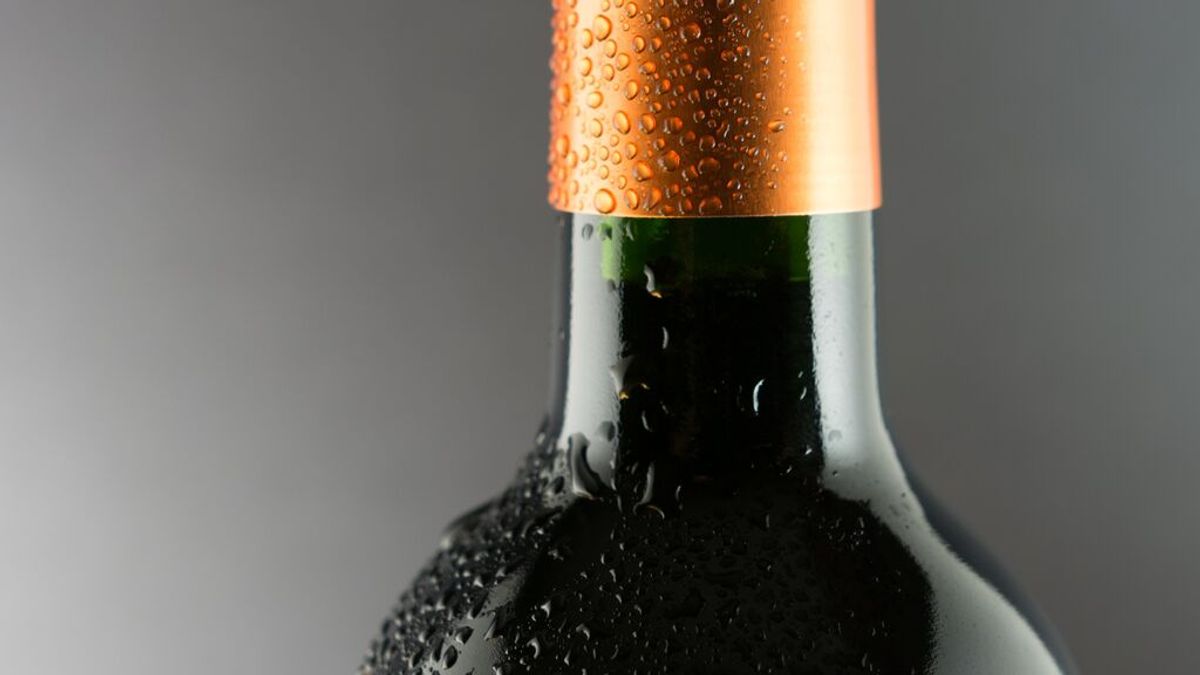 Cómo enfriar una botella de vino rápidamente Cómo enfriar una botella de vino rápidamente