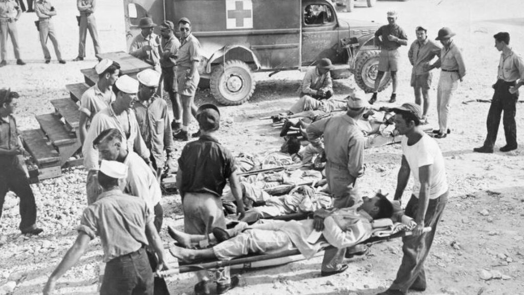 El desastre del USS Indianapolis: más de 500 soldados estadounidenses murieron por ataques de tiburón