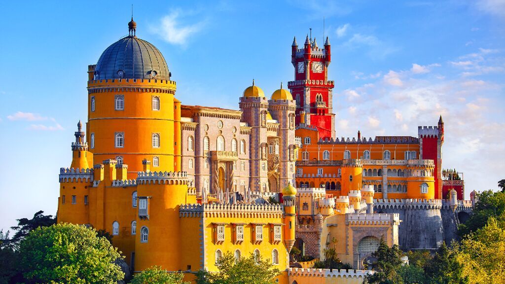 Estos son los palacios reales más increíbles de Europa que debes visitar: del Palacio da Pena al Chateau de Chambord.