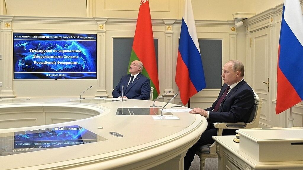 Rusia concluye "con éxito" sus anunciados ejercicios balísticos bajo la supervisión de Vladimir Putin