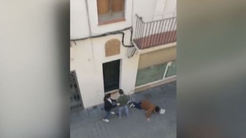 Detenido un hombre por agredir a su ex pareja en plena calle en Sant Feliu  de Guíxols - NIUS