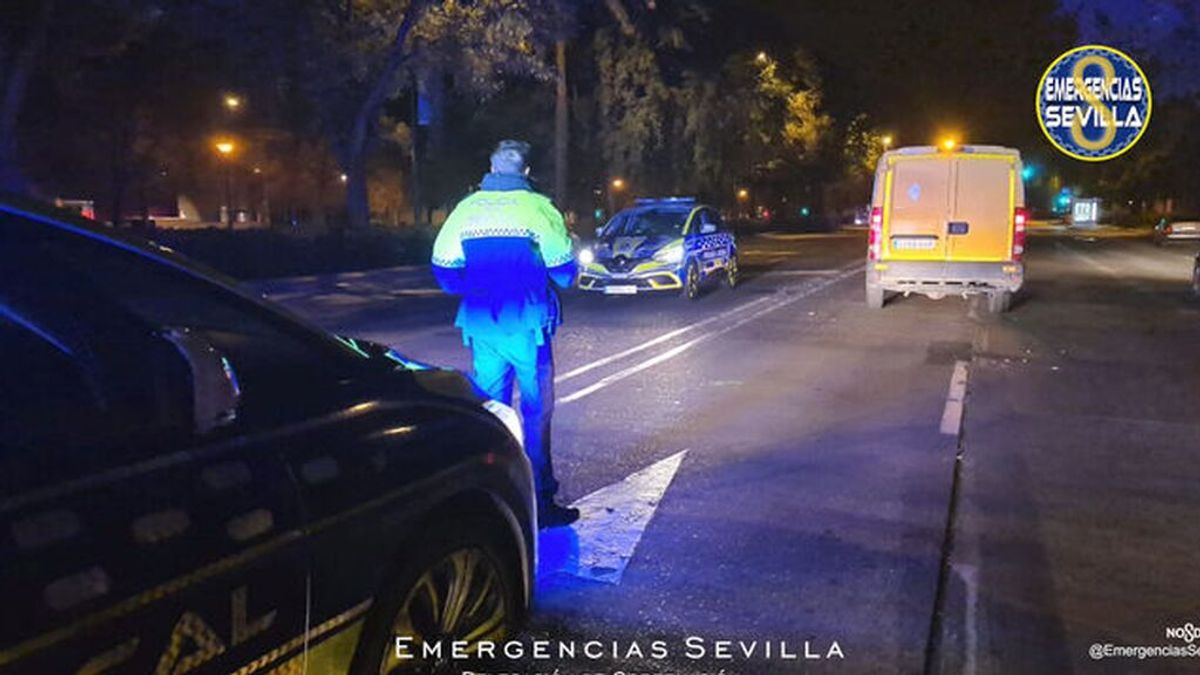 Muere un motorista tras colisionar con un turismo que se dio a la fuga en Sevilla