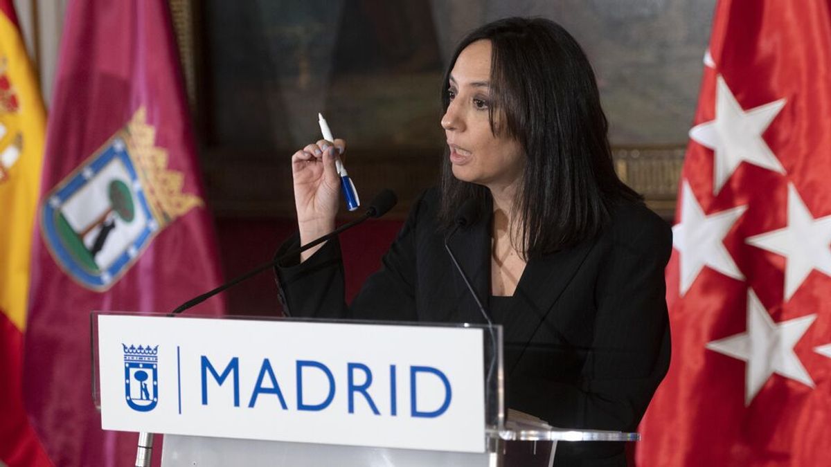 La delegada del Gobierno en Madrid dice a Aguirre que "aunque ahora los repudie" los dirigentes del PP de hoy "son sus ranas" La delegada del Gobierno en Madrid dice a Aguirre que "aunque ahora los repudie" los dirigentes del PP de hoy "son sus ranas"