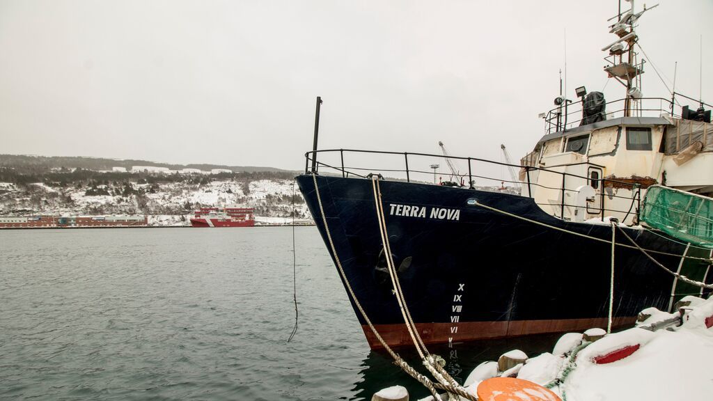 Llegan al puerto de Terranova los tres supervivientes del naufragio del Villa Pitanxo