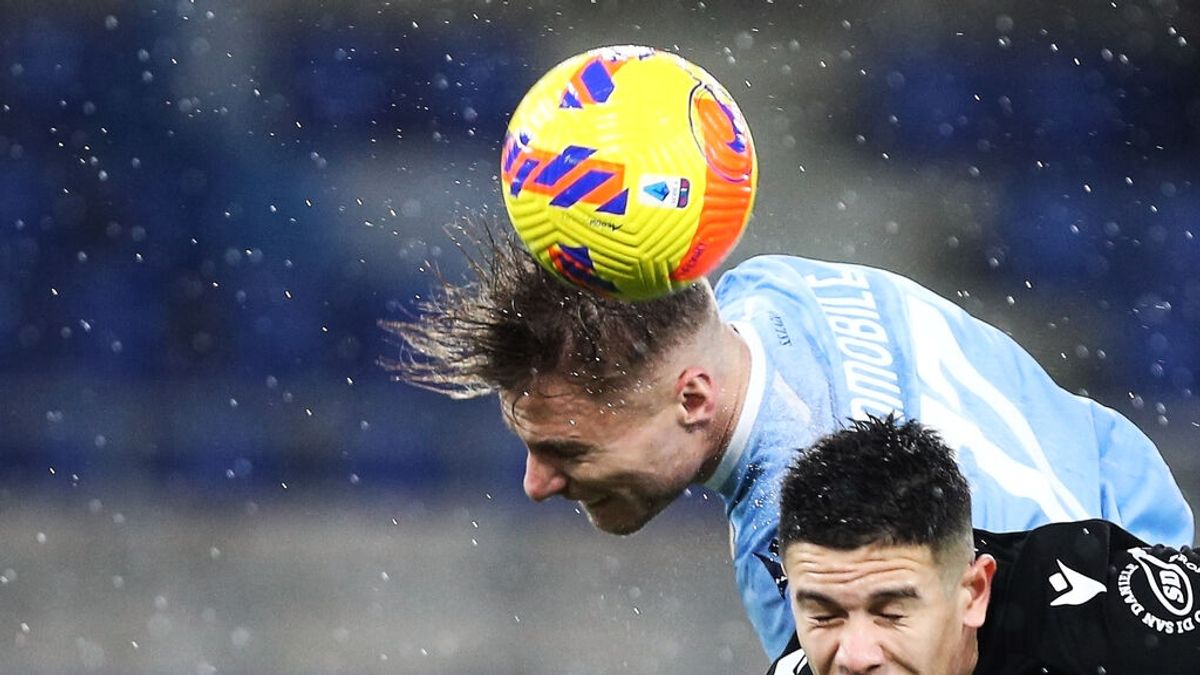 Los remates de cabeza constantes en el fútbol pueden generar alteraciones en el cerebro a largo plazo