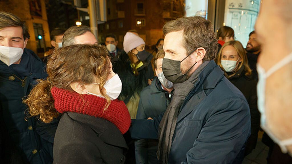 Twitter tira de humor: Pablo Casado e Isabel Díaz Ayuso, del amor a la guerra en una historia viral