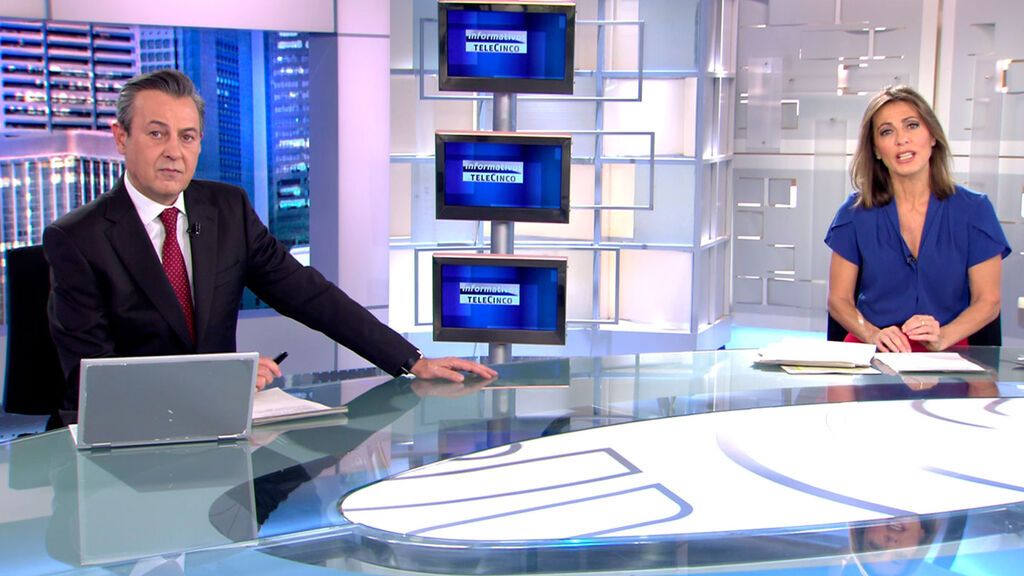 Con José Ribagorda y Ángeles Blanco Informativos Telecinco 2022 Noche 19/02/2022