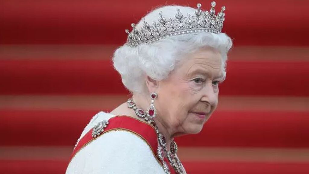 La reina de Inglaterra, Isabel II, da positivo en coronavirus y presenta síntomas leves
