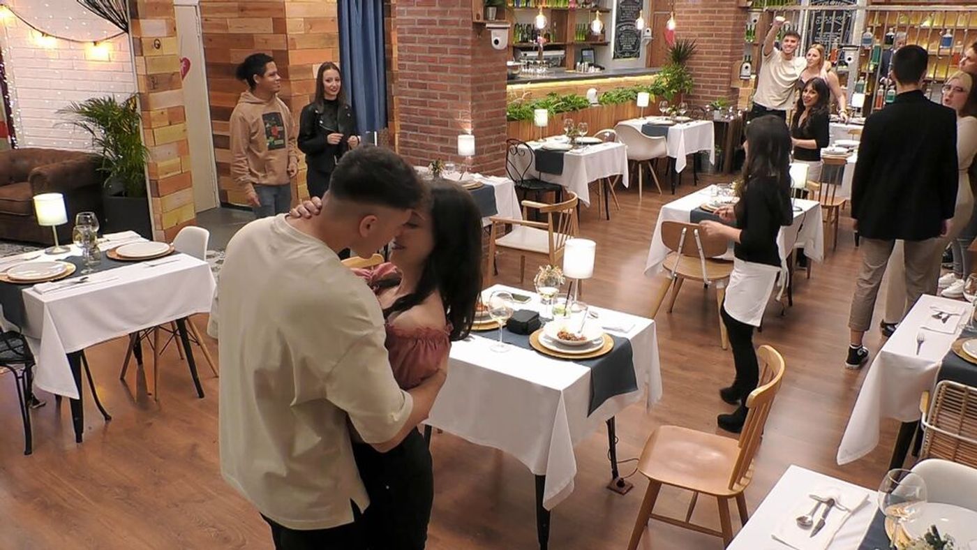 Los besos en plena cena entre Josué y Violeta casi terminan en chasco: “Tengo dudas” First Dates Temporada 5 Top Videos 648