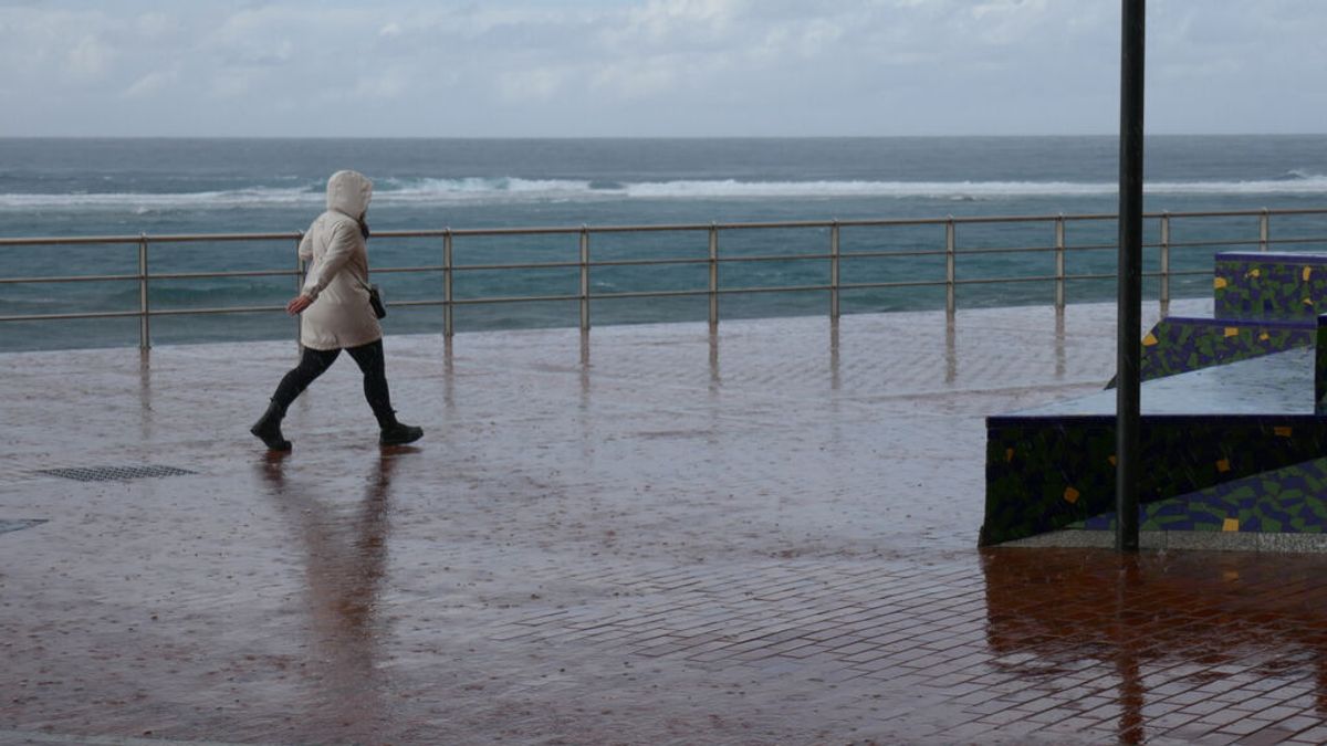 Vuelven la lluvia y el frío a España: la Dana de Canarias se acercará a la Península Ibérica esta semana