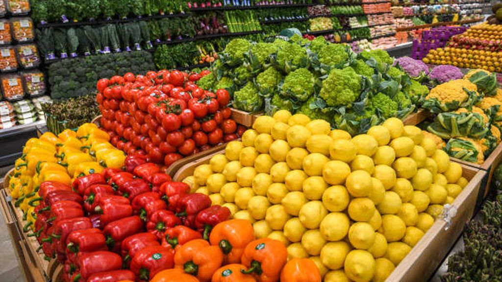 El 70% de los españoles asegura que tira frutas y verduras a la basura, según un estudio