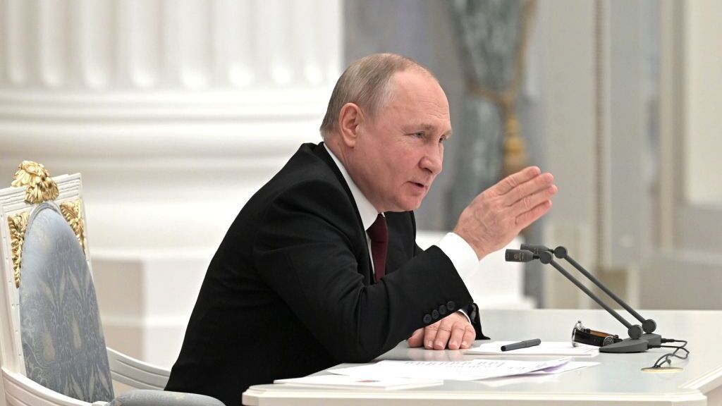 Vladimir Putin ordena a sus tropas entrar en Donetsk y Lugansk tras reconocer su independencia
