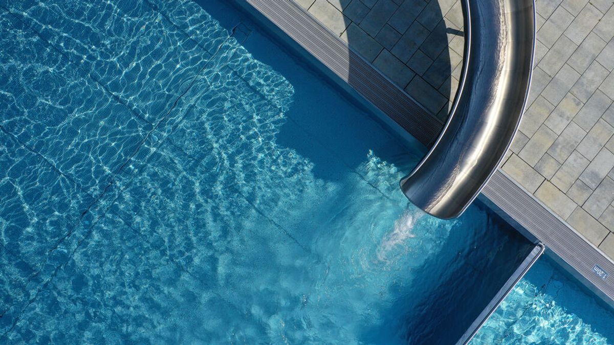 Una niña de 9 años muere ahogada después de que su pelo se atascara en el filtro de una piscina