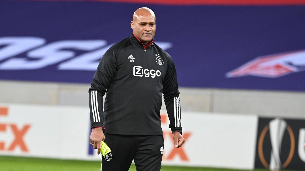 El ayudante del entrenador del Ajax, acusado de acoso sexual: un nuevo 'caso Overmars' salpica al club