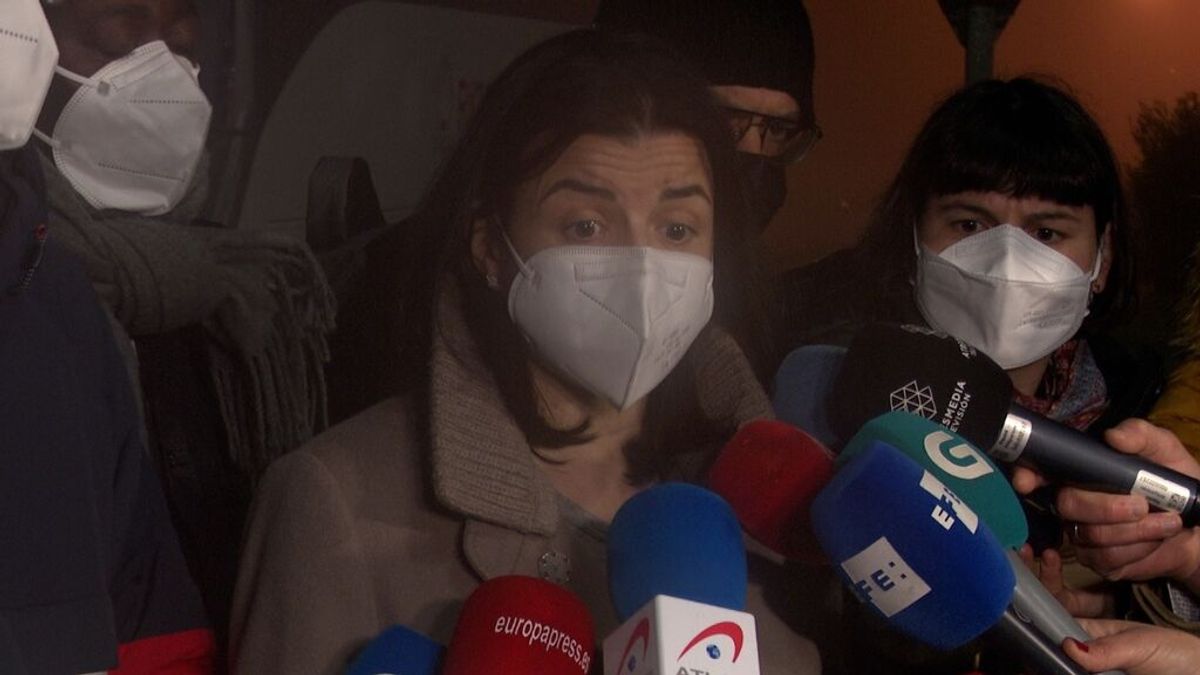 Sánchez se compromete a "trabajar" en las peticiones de familiares del 'Villa de Pitanxo' Sánchez se compromete a "trabajar" en las peticiones de familiares del 'Villa de Pitanxo'