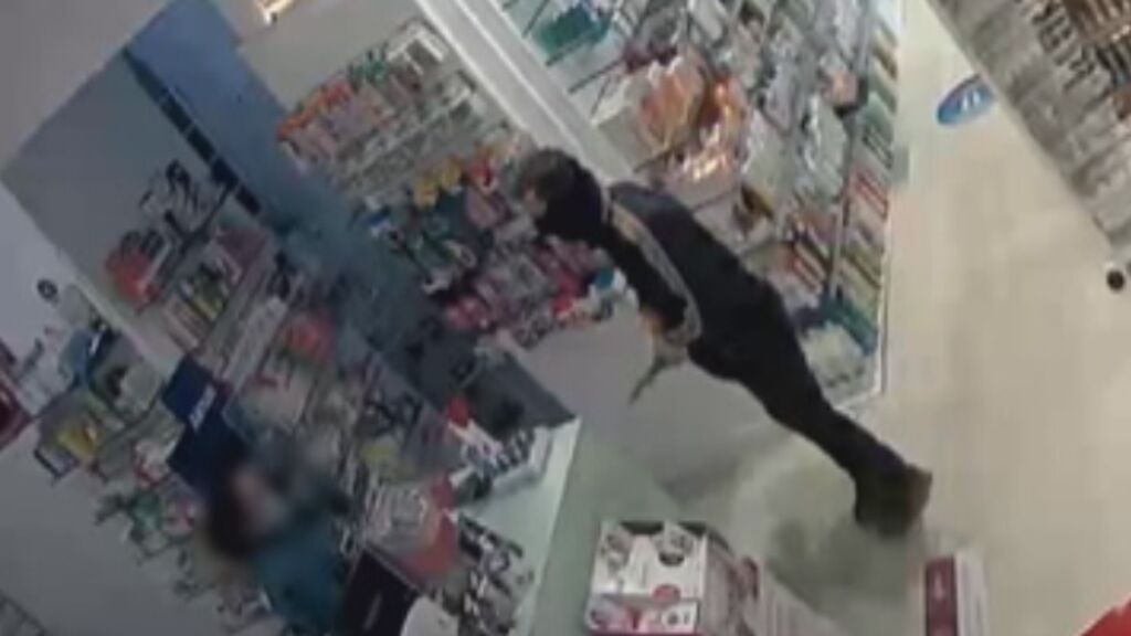 Detenidos en Medina Sidonia por atracar con un cuchillo a la empleada de una farmacia
